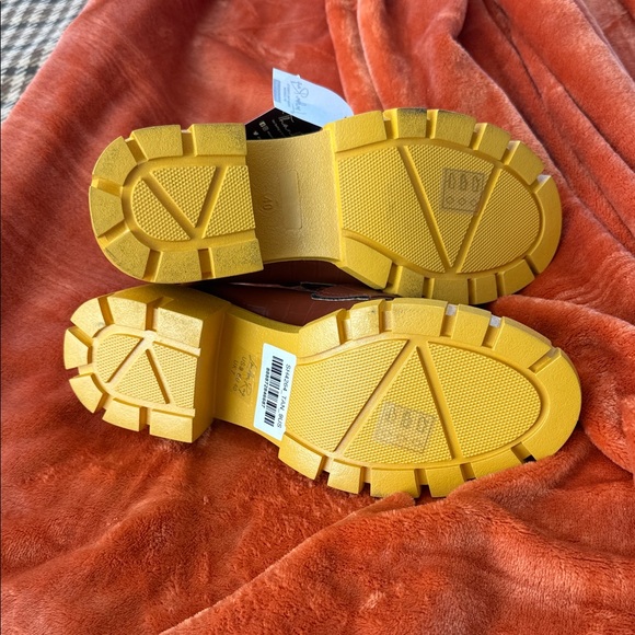 Stylish Brown Loafers with Yellow Soles - Picture 3 of 5